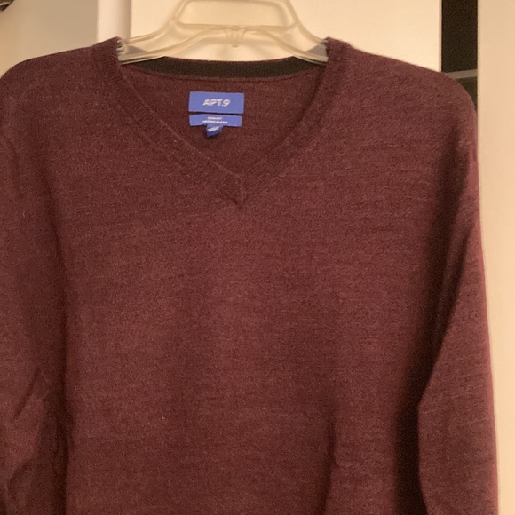 Apt. 9 Slim Fit Men B Neck Sweater size Large Merino Blend Burgundy Color - Picture 2 of 6